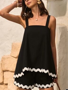 NWT Commense Black and White Ruffle-Trim Square Neck Tank